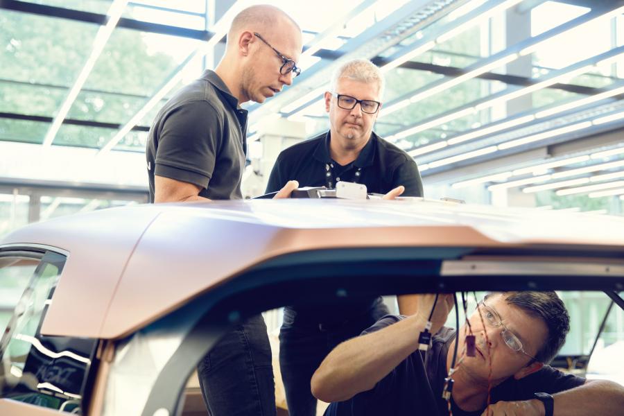 Детали создания BMW Vision iNEXT 2018 года  (фото 97 из 128)